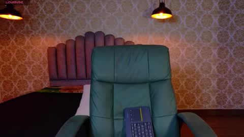 Katia online show from November 2025 01:00:02 PM