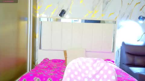 Katia online show from March 2026 12:30:01 PM