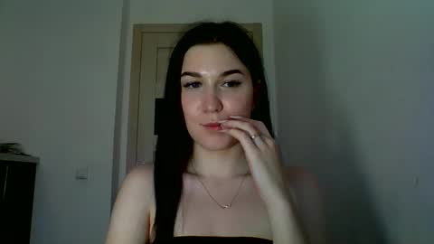 katie_foxi online show from June 2026 05:18:02 PM