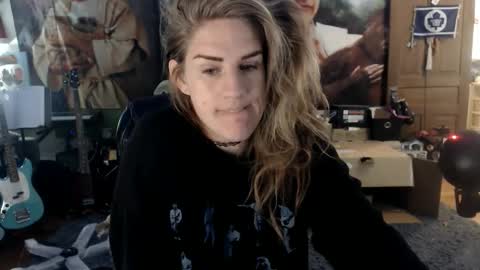 Katie online show from October 2025 04:15:01 AM