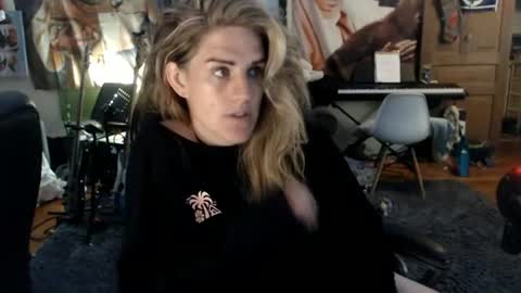 Snapshot of katiecutie_5 chatting on June 2026 05:12:02 AM Katie online show from June 2026 05:12:02 AM