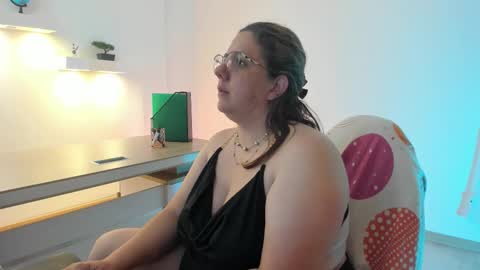Snapshot of katiee_jones_ chatting on September 2025 01:05:01 PM Katherine online show from September 2025 01:05:01 PM