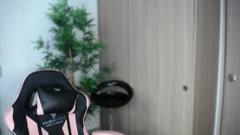 Snapshot of katiejane_ chatting on December 2025 02:26:01 PM Katie Jane online show from December 2025 02:26:01 PM