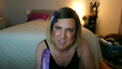 katieutopia online show from November 2025 03:50:02 AM