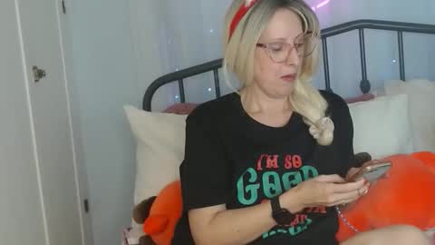 Snapshot of katina_lovejoy chatting on December 2025 02:51:02 AM Katine LoveJoy online show from December 2025 02:51:02 AM