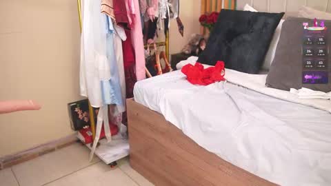 K A T L Y N  online show from October 2025 06:41:02 PM