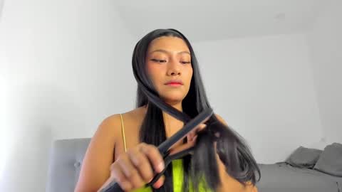 Snapshot of katnees_correa chatting on March 2025 07:53:01 AM Follow me on instagram and twitter as correaktnees online show from March 2025 07:53:01 AM