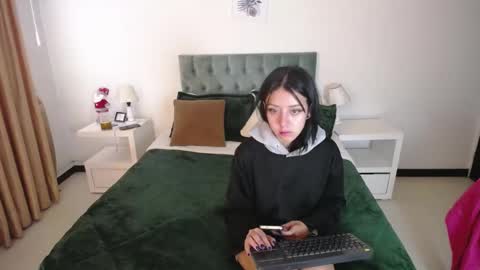 Katnia and Marcuz online show from January 2025 12:41:02 PM