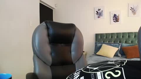 Katnia and Marcuz online show from January 2025 04:52:02 PM