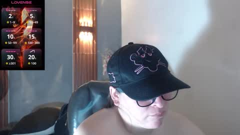 Snapshot of katty_findom_ chatting on October 2025 01:25:02 PM katty online show from October 2025 01:25:02 PM