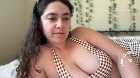 Snapshot of katxxgolding chatting on April 2026 07:27:01 PM Princesse Kat online show from April 2026 07:27:01 PM