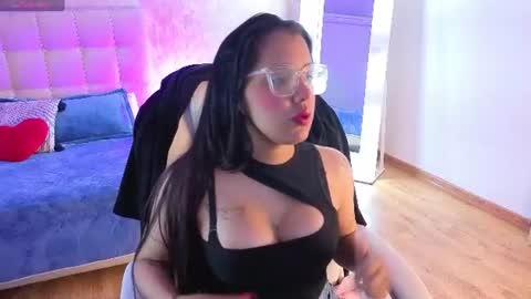 Snapshot of katy_blush chatting on June 2026 07:27:02 PM katy_blush online show from June 2026 07:27:02 PM