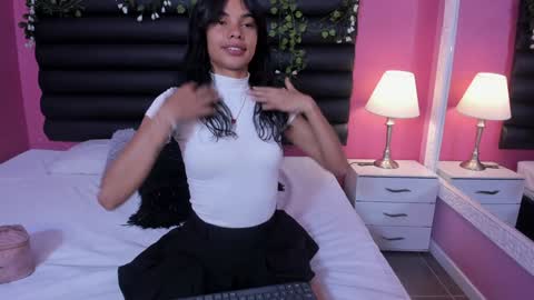 Snapshot of katy_contreras chatting on February 2025 10:57:01 AM katy_contreras online show from February 2025 10:57:01 AM
