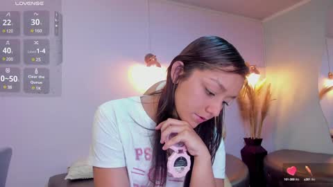 Snapshot of katy_sweet19 chatting on January 2025 10:25:02 PM Katy online show from January 2025 10:25:02 PM