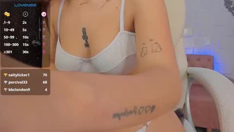 Snapshot of katyaroberts chatting on December 2024 04:09:02 PM katyaroberts online show from December 2024 04:09:02 PM