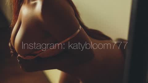Snapshot of katybloom_ chatting on February 2025 03:23:02 AM online show from February 2025 03:23:02 AM