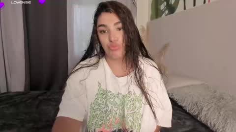 Snapshot of katybloom_ chatting on February 2025 05:20:02 PM online show from February 2025 05:20:02 PM