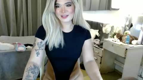 katykiat online show from April 2026 11:42:01 PM