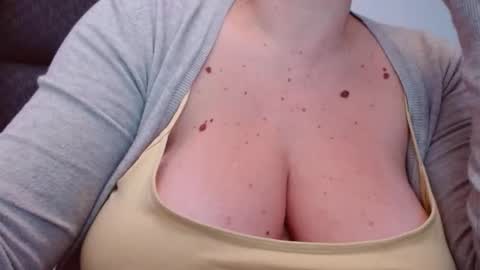 Snapshot of katynextdoor chatting on October 2025 06:26:01 AM Katy online show from October 2025 06:26:01 AM