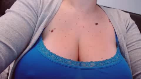 Snapshot of katynextdoor chatting on October 2025 06:37:02 AM Katy online show from October 2025 06:37:02 AM