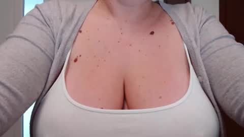 Snapshot of katynextdoor chatting on November 2025 06:12:02 AM Katy online show from November 2025 06:12:02 AM