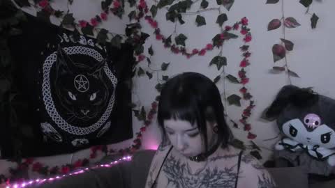 Mia online show from September 2025 07:00:01 AM