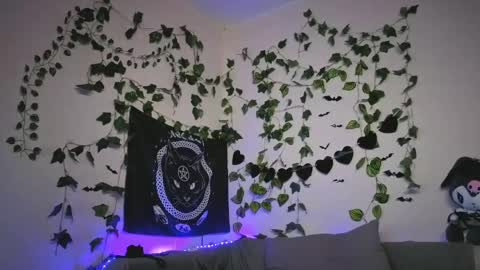 Mia online show from May 2026 07:47:01 AM