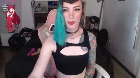 luna   online show from December 2025 08:37:02 PM