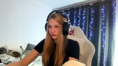 Snapshot of kayceefroehner chatting on March 2026 06:15:02 PM Amia online show from March 2026 06:15:02 PM