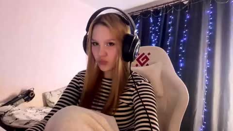 Snapshot of kayceefroehner chatting on March 2026 05:38:01 PM Amia online show from March 2026 05:38:01 PM