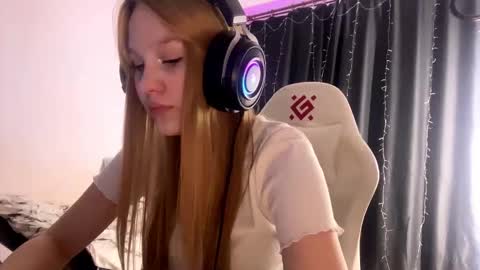 Snapshot of kayceefroehner chatting on March 2026 05:28:01 PM Amia online show from March 2026 05:28:01 PM