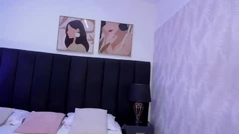 Kayla  online show from October 2025 11:30:01 AM