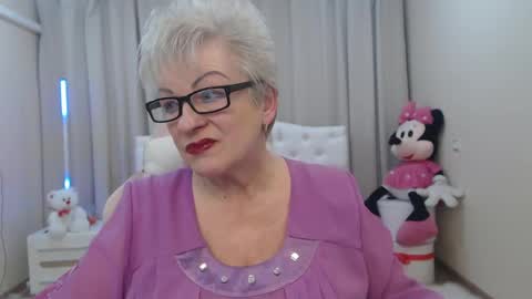 kaylesmoll online show from March 2026 08:01:01 PM