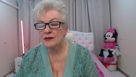 kaylesmoll online show from April 2026 02:27:02 AM