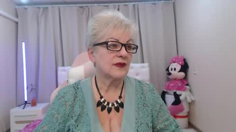 kaylesmoll online show from May 2026 06:35:01 PM