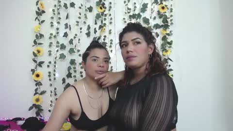 Snapshot of kaylie_and_dakota_ chatting on December 2024 08:45:02 AM kaylie and dakota online show from December 2024 08:45:02 AM