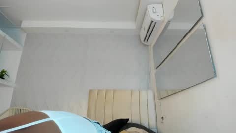 Kayna online show from May 2026 07:19:02 PM