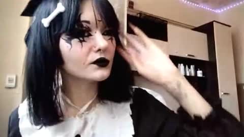 keelyha online show from February 2026 01:05:02 PM