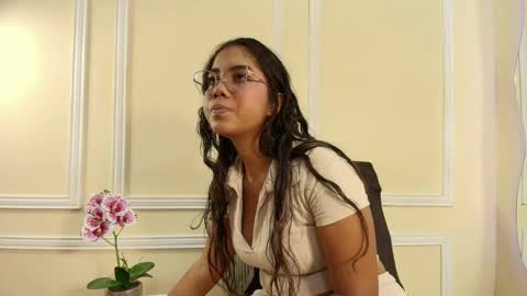 keila online show from September 2025 11:58:01 AM