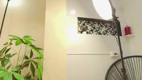 keila online show from September 2025 12:10:02 PM