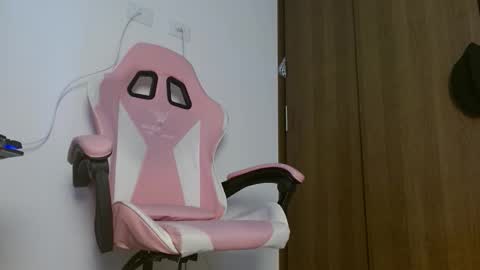 keilafranco online show from November 2025 07:12:01 PM