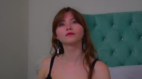 Keira online show from September 2025 06:29:02 PM