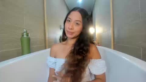 keiry_gonzalez11_aws online show from September 2025 12:00:02 AM