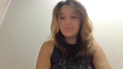 kelli_nuna_bebe online show from June 2026 10:14:02 PM