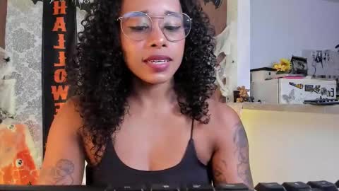 kelly__thomson online show from October 2025 10:43:02 PM