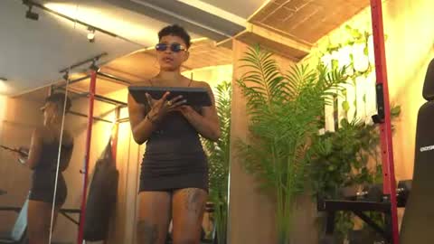 kelly__thomson online show from June 2026 01:15:01 PM