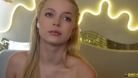 Snapshot of kelly_peachpiee chatting on September 2025 06:03:01 AM Kelly online show from September 2025 06:03:01 AM
