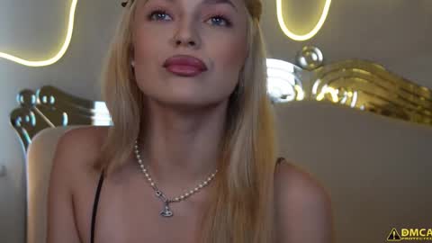 Snapshot of kelly_peachpiee chatting on September 2025 05:21:01 AM Kelly online show from September 2025 05:21:01 AM