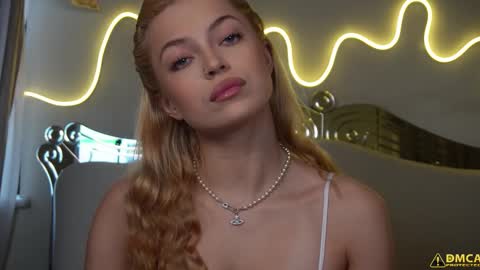 Kelly online show from November 2025 05:29:02 AM