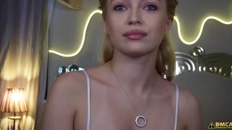 Snapshot of kelly_peachpiee chatting on November 2025 06:02:02 AM Kelly online show from November 2025 06:02:02 AM